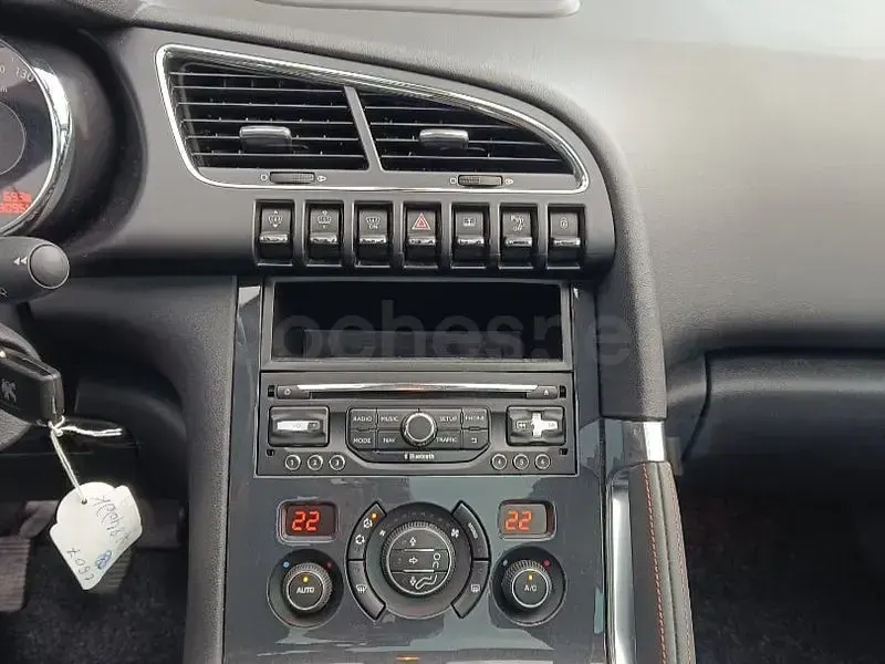 Usado Peugeot 3008 Crossway 120 CV (88 kW) 2015 Gris / plata Familiar