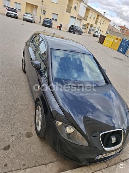 Negro Usado 2011 Seat Leon Reference Berlina | 7000 € - Imagen 1/4