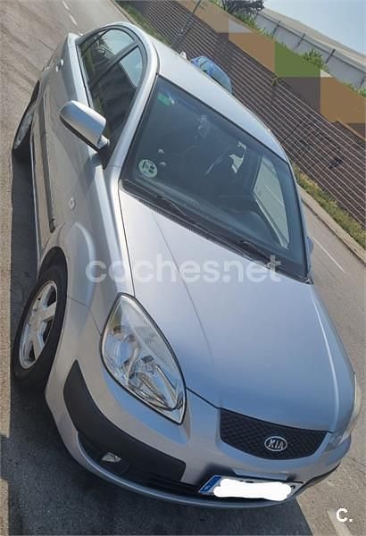 Gris / plata Usado 2007 Kia Rio EX Berlina | 3900 € (Precio justo) - Imagen 1/4