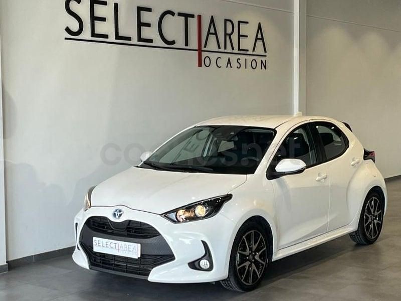 Usado Toyota Yaris Hybrid Active 116 CV (85 kW) 2023 Blanco Berlina