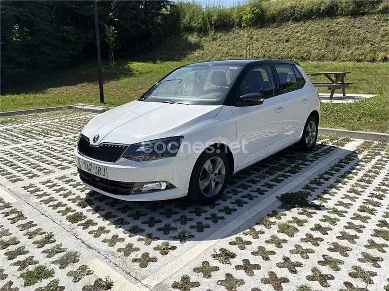 Usado Skoda Fabia Ambition 75 CV (55 kW) 2016 Blanco Berlina