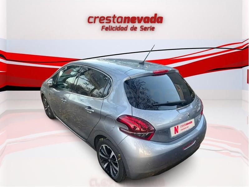 Usado Peugeot 208 82 CV (60 kW) 2019 Gris / plata Utilitario