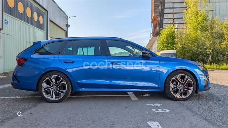 Usado Skoda Octavia RS 200 CV (147 kW) 2023 Azul Familiar