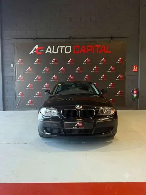 Usado BMW 116 116 CV (85 kW) 2010 Negro Utilitario
