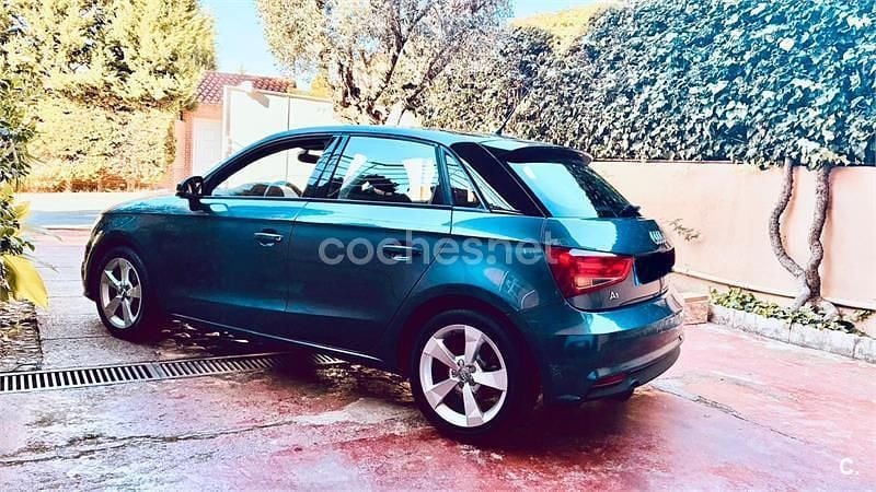 Usado Audi A1 Sportback 90 CV (66 kW) 2015 Azul Utilitario