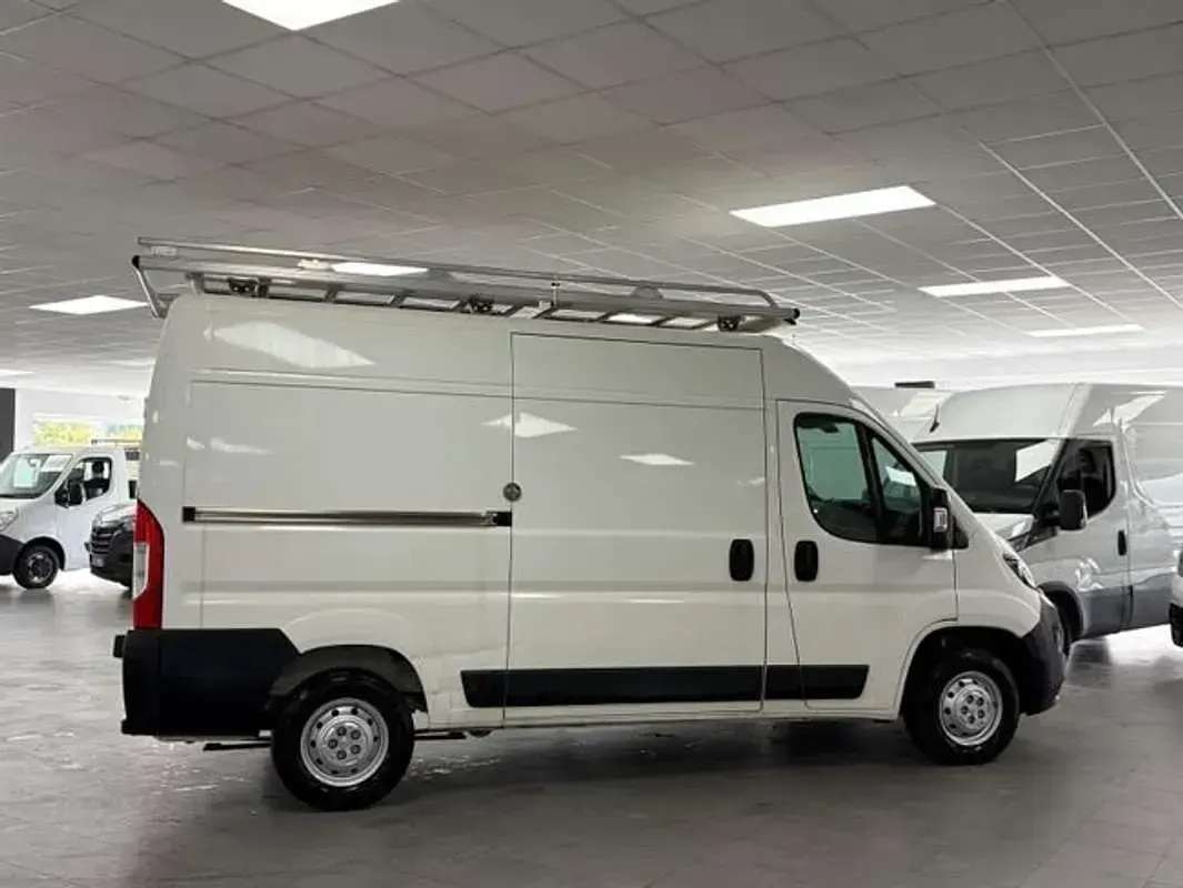 Usado Peugeot Boxer Premium 120 CV (88 kW) 2020 Blanco Van