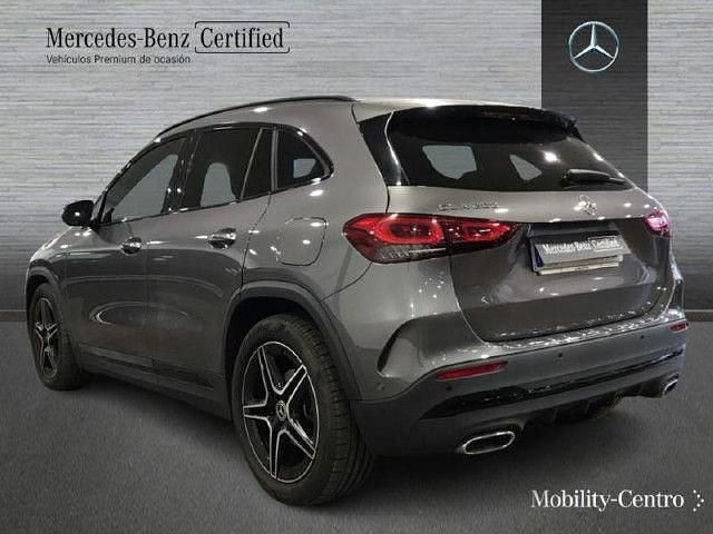 Usado Mercedes GLA200 AMG line 163 CV (119 kW) 2022 Mountaingrau  met. SUV