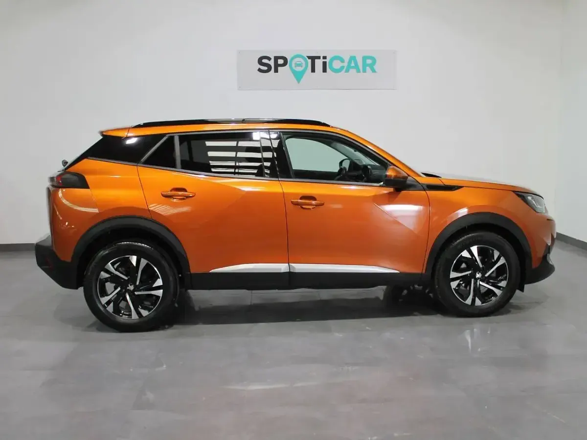 Usado Peugeot 2008 Active 100 CV (73 kW) 2021 Naranja SUV