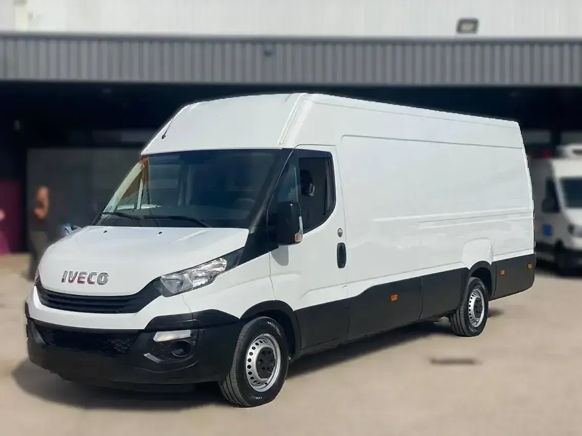 Usado Iveco Daily 116 CV (85 kW) 2020 Blanco Berlina