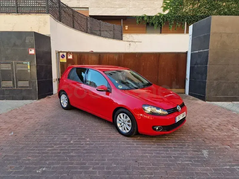 Usado VW Golf VI Advance 110 CV (80 kW) 2010 Rojo Berlina