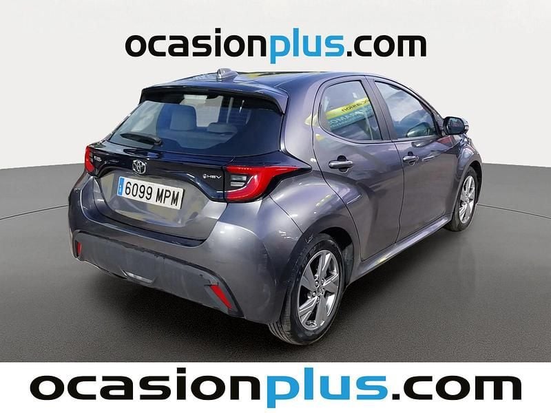 Usado Toyota Yaris Hybrid Active 116 CV (85 kW) 2024 Gris Utilitario