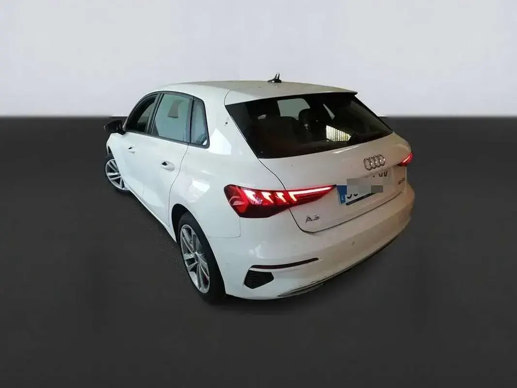 Usado Audi A3 Sportback Advanced 116 CV (85 kW) 2022 Blanco Utilitario