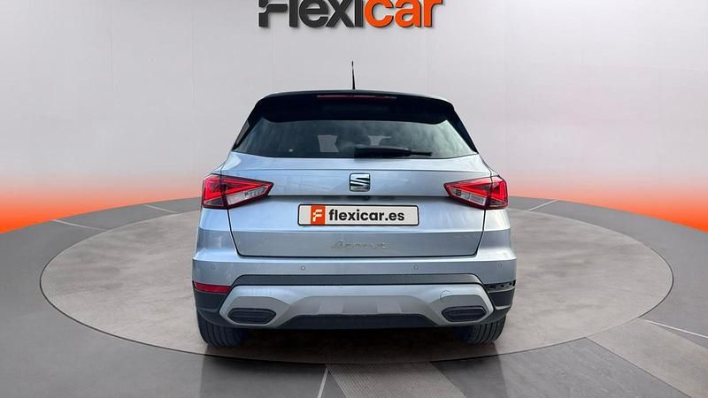 Usado Seat Arona Xperience 110 CV (80 kW) 2022 Gris SUV