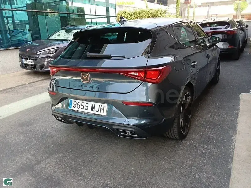 Usado Cupra Leon 150 CV (110 kW) 2023 Gris / plata Berlina