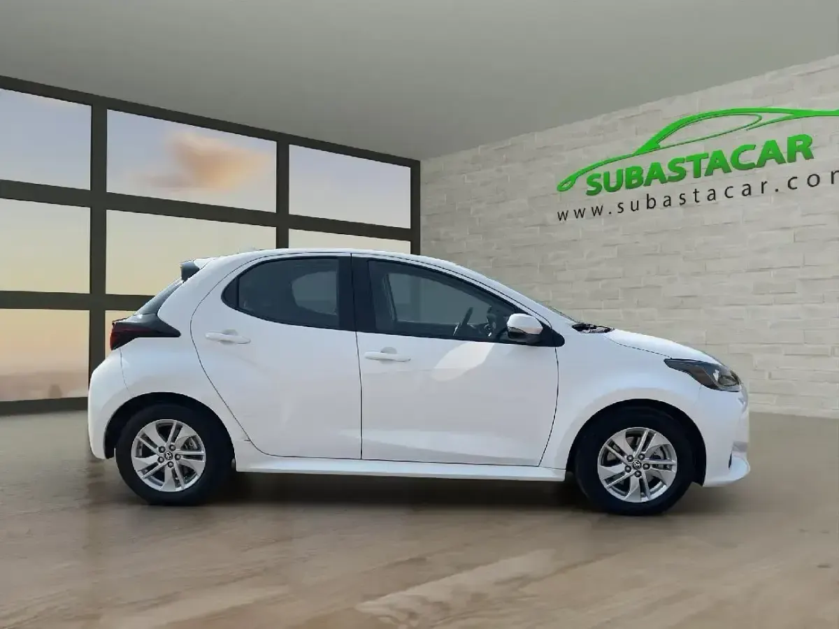 Usado Toyota Yaris Business Edition 115 CV (84 kW) 2022 Blanco Utilitario