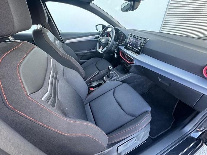 Usado Seat Ibiza FR 110 CV (80 kW) 2023 Negro Utilitario