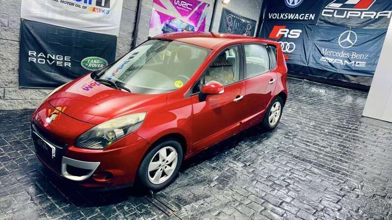 Rojo Usado 2011 Renault Grand Scénic III Dynamique Monovolumen | 4999 € (Buen precio) - Imagen 1/4
