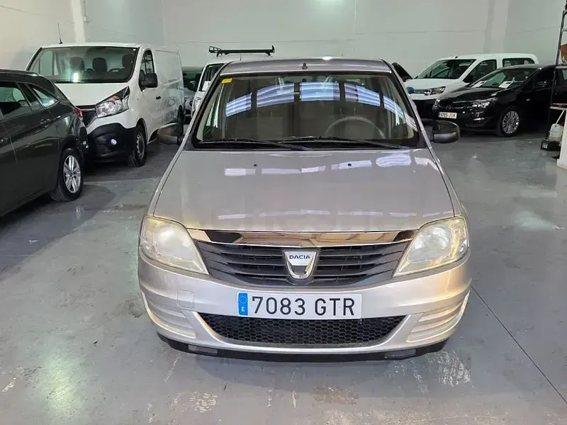 Usado Dacia Logan Ambiance 75 CV (55 kW) 2010 Gris / plata Berlina
