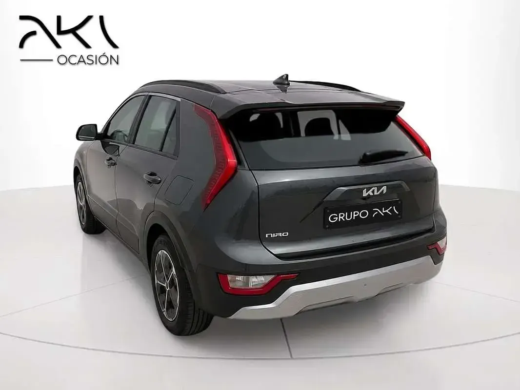 Usado Kia Niro 129 CV (94 kW) 2025 Gris SUV