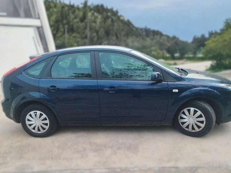 Usado Ford Focus Trend 109 CV (80 kW) 2006 Azul Berlina