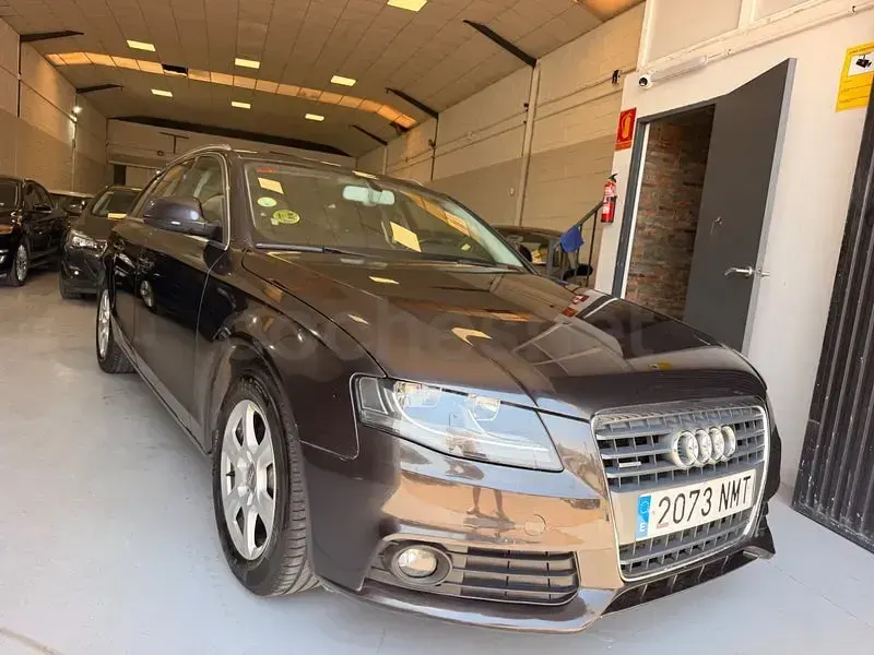 Usado Audi A4 170 CV (125 kW) 2009 Marrón Familiar