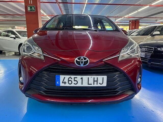 Usado Toyota Yaris 111 CV (81 kW) 2020 Rojo Utilitario
