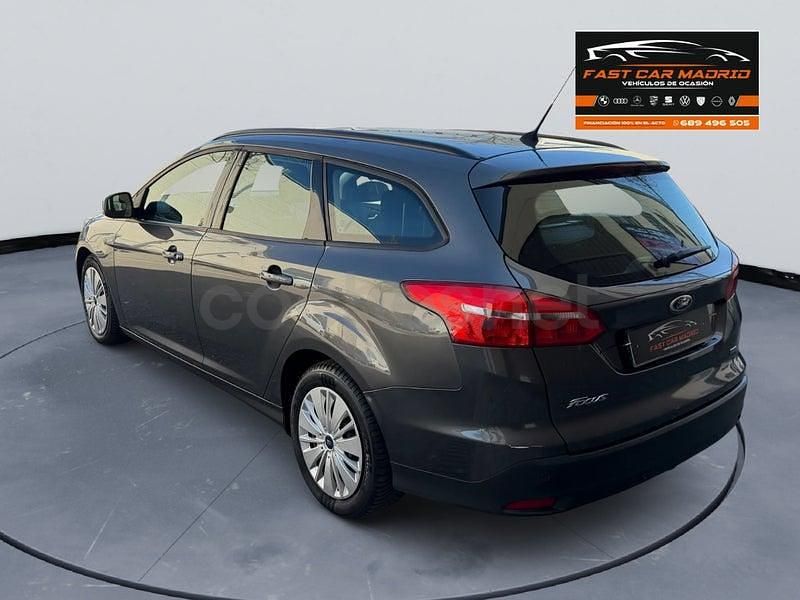 Usado Ford Focus 125 CV (91 kW) 2015 Gris / plata Familiar