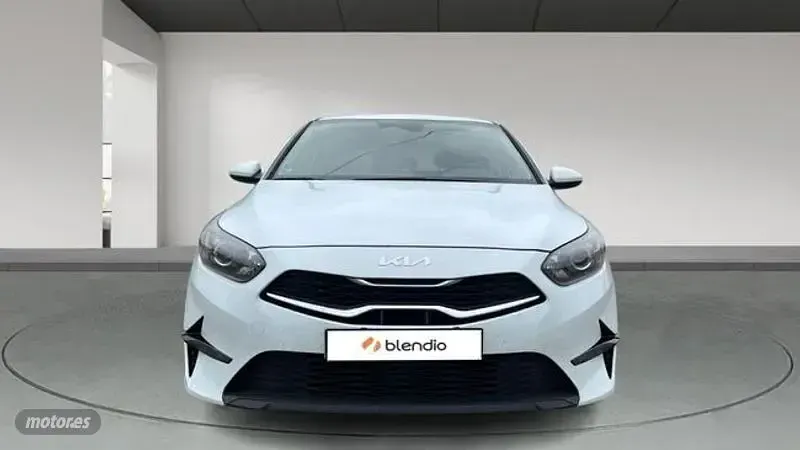Usado Kia Ceed 100 CV (73 kW) 2024 Blanco Utilitario