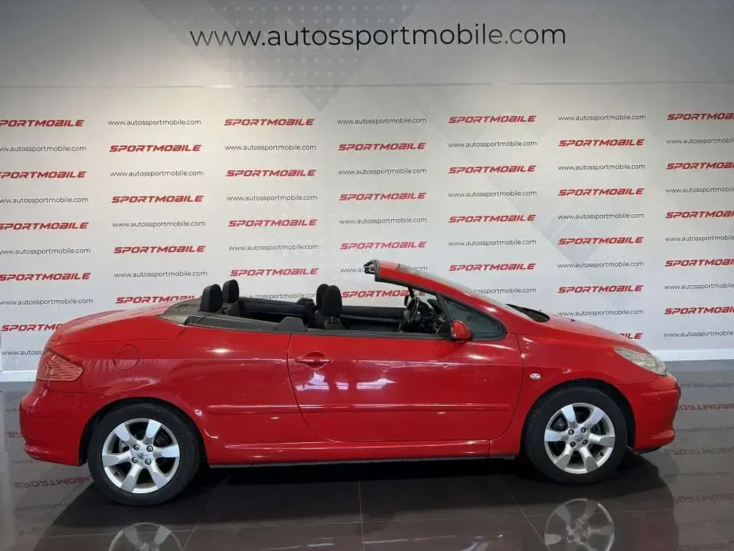 Usado Peugeot 307 CC 109 CV (80 kW) 2007 Rojo Descapotable