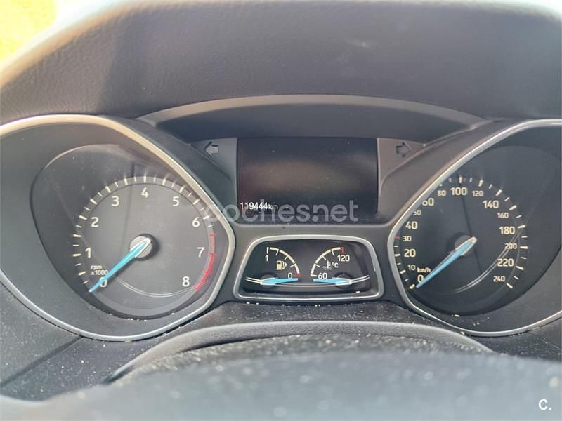 Usado Ford Focus Trend 125 CV (91 kW) 2017 Blanco Berlina