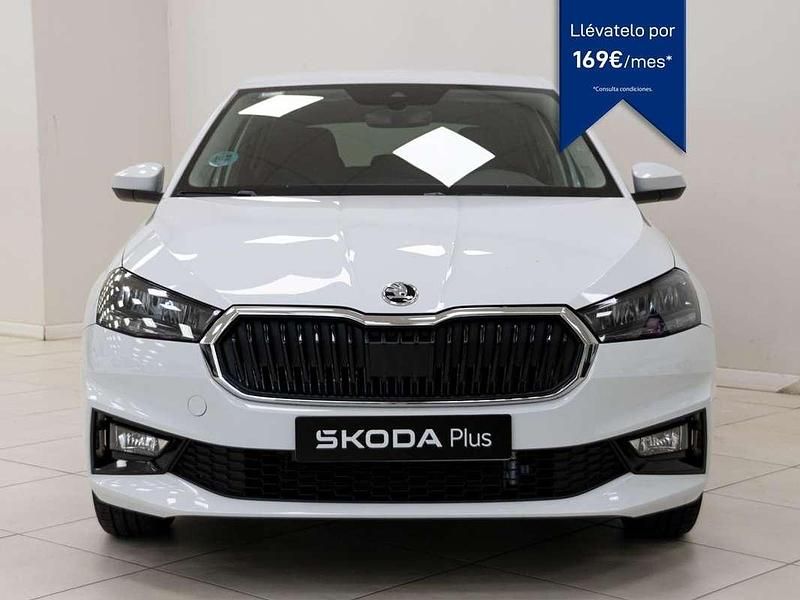 Usado Skoda Fabia Selection 95 CV (69 kW) 2024 Blanco Utilitario