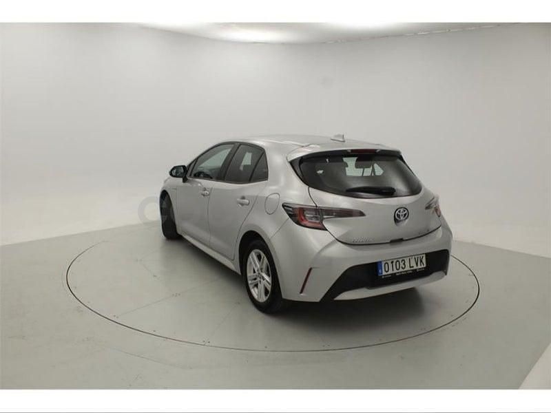 Usado Toyota Corolla Active 122 CV (89 kW) 2021 Gris / plata Berlina