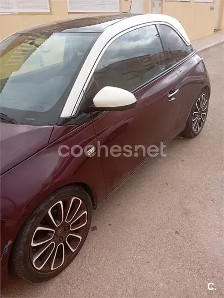 Usado Opel Adam Glam 100 CV (73 kW) 2016 Granate Utilitario