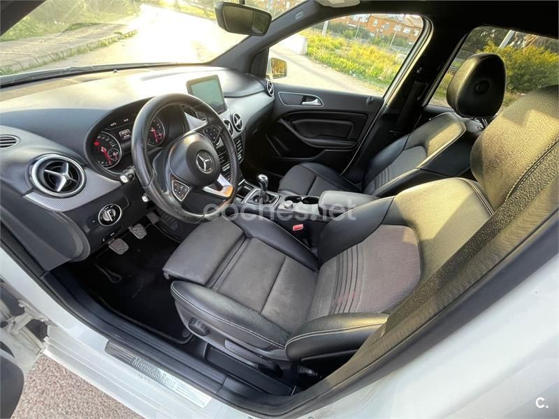Usado Mercedes B200 AMG line 136 CV (100 kW) 2016 Monovolumen