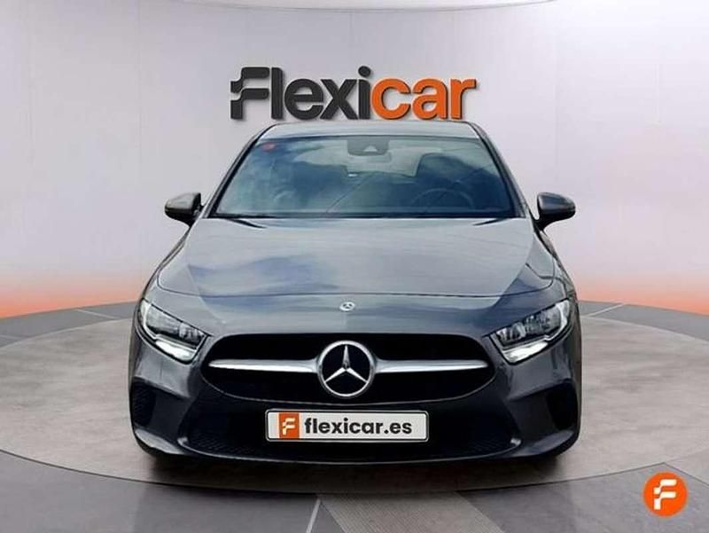 Usado Mercedes A180 109 CV (80 kW) 2019 Gris Utilitario