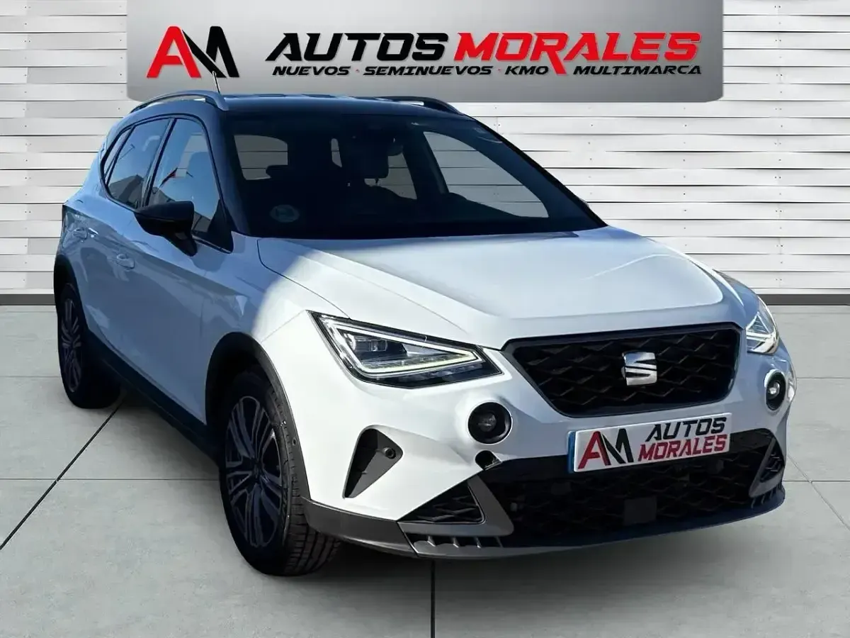 Usado Seat Arona FR 110 CV (80 kW) 2023 Blanco SUV