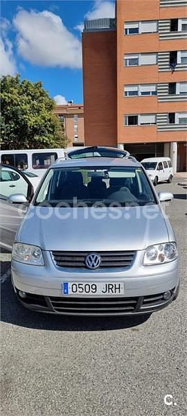 Usado VW Touran Highline 136 CV (100 kW) 2005 Gris / plata Monovolumen