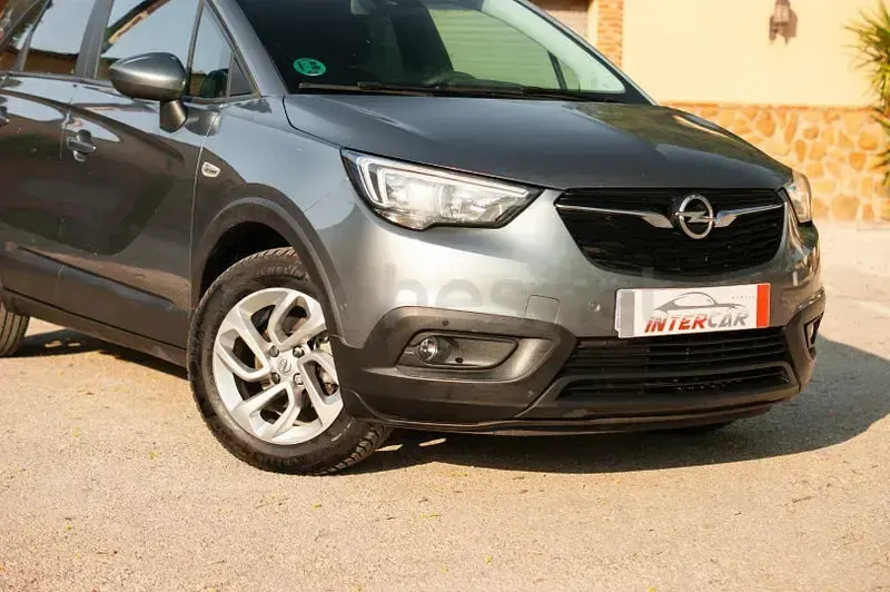 Usado Opel Crossland X Selective 81 CV (59 kW) 2018 Gris / plata SUV