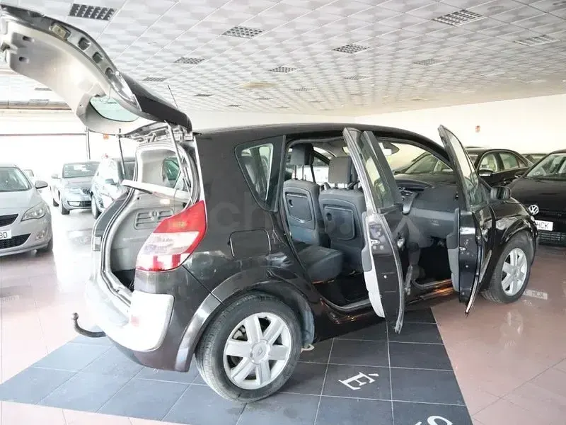 Usado Renault Scénic 105 CV (77 kW) 2007 Negro Monovolumen