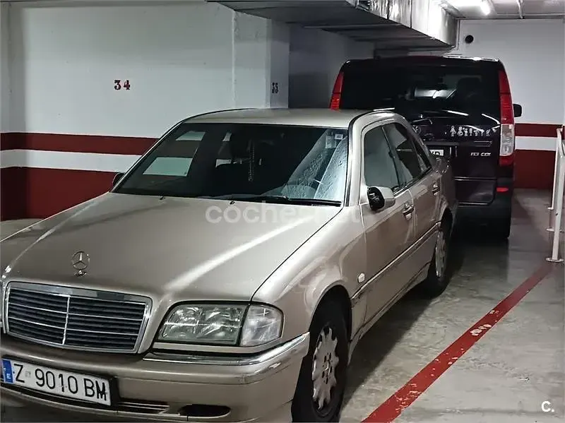 Usado Mercedes C180 Elegance 122 CV (89 kW) 1999 Beige Berlina