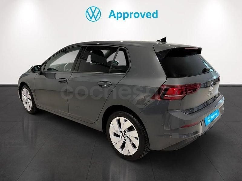 Usado VW Golf VIII 115 CV (84 kW) 2025 Gris / plata Berlina
