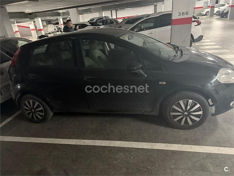 Usado Fiat Grande Punto 90 CV (66 kW) 2006 Negro Utilitario