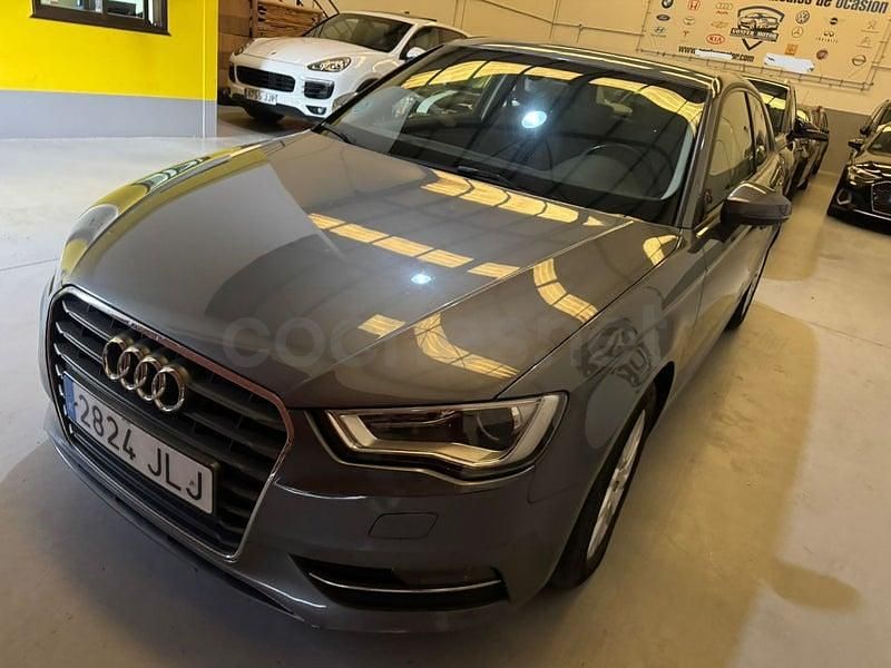 Usado Audi A3 Attraction 110 CV (80 kW) 2016 Gris / plata Berlina