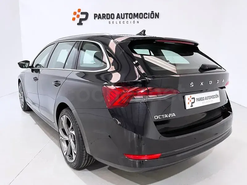 Usado Skoda Octavia 150 CV (110 kW) 2024 Negro Familiar