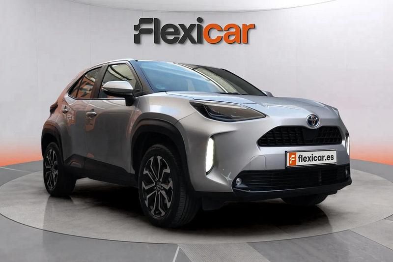 Gris Usado 2022 Toyota Yaris Hybrid Active | 20.490 € (Precio justo) - Imagen 1/4