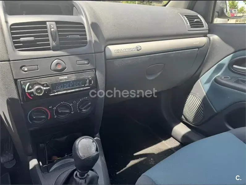 Usado Renault Clio II 80 CV (58 kW) 2003 Amarillo Berlina