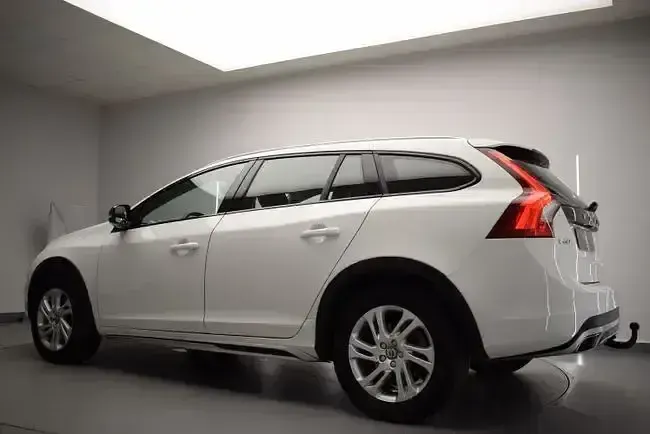 Begagnad Volvo V60 Momentum 149 HK (109 kW) 2016 Vit Kombi
