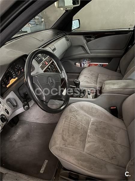 Usado Mercedes E280 193 CV (141 kW) 1996 Negro Familiar