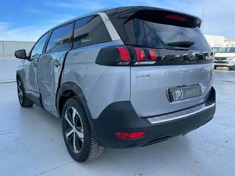 Usado Peugeot 5008 Crossway 130 CV (95 kW) 2018 Gris / plata SUV
