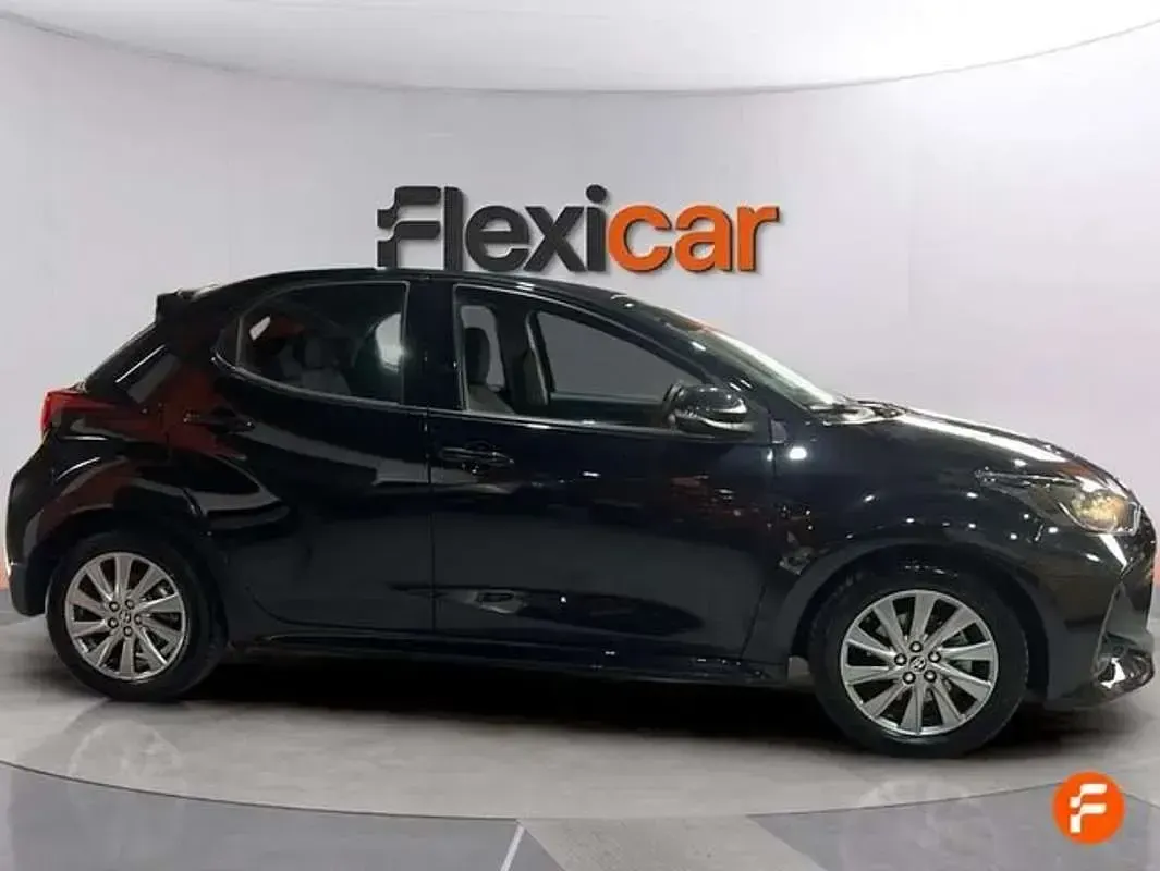Usado Toyota Yaris Active 116 CV (85 kW) 2023 Negro Utilitario